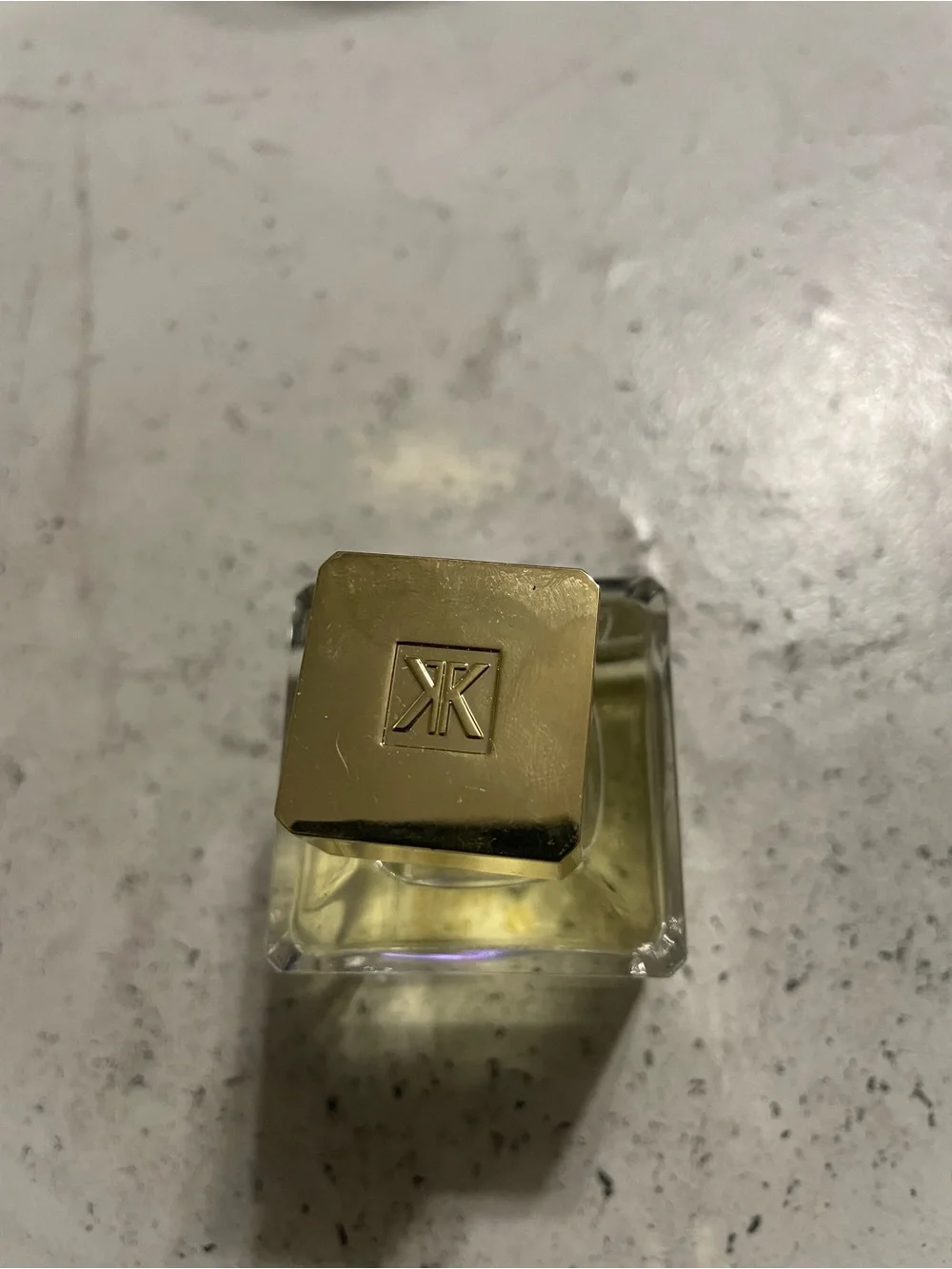 Maison Francis Kurkdjian Pluriel Féminin - Gold Cap, Pale Yellow Liquid